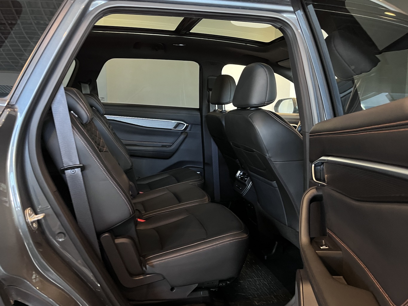GEELY OKAVANGO (VX11)