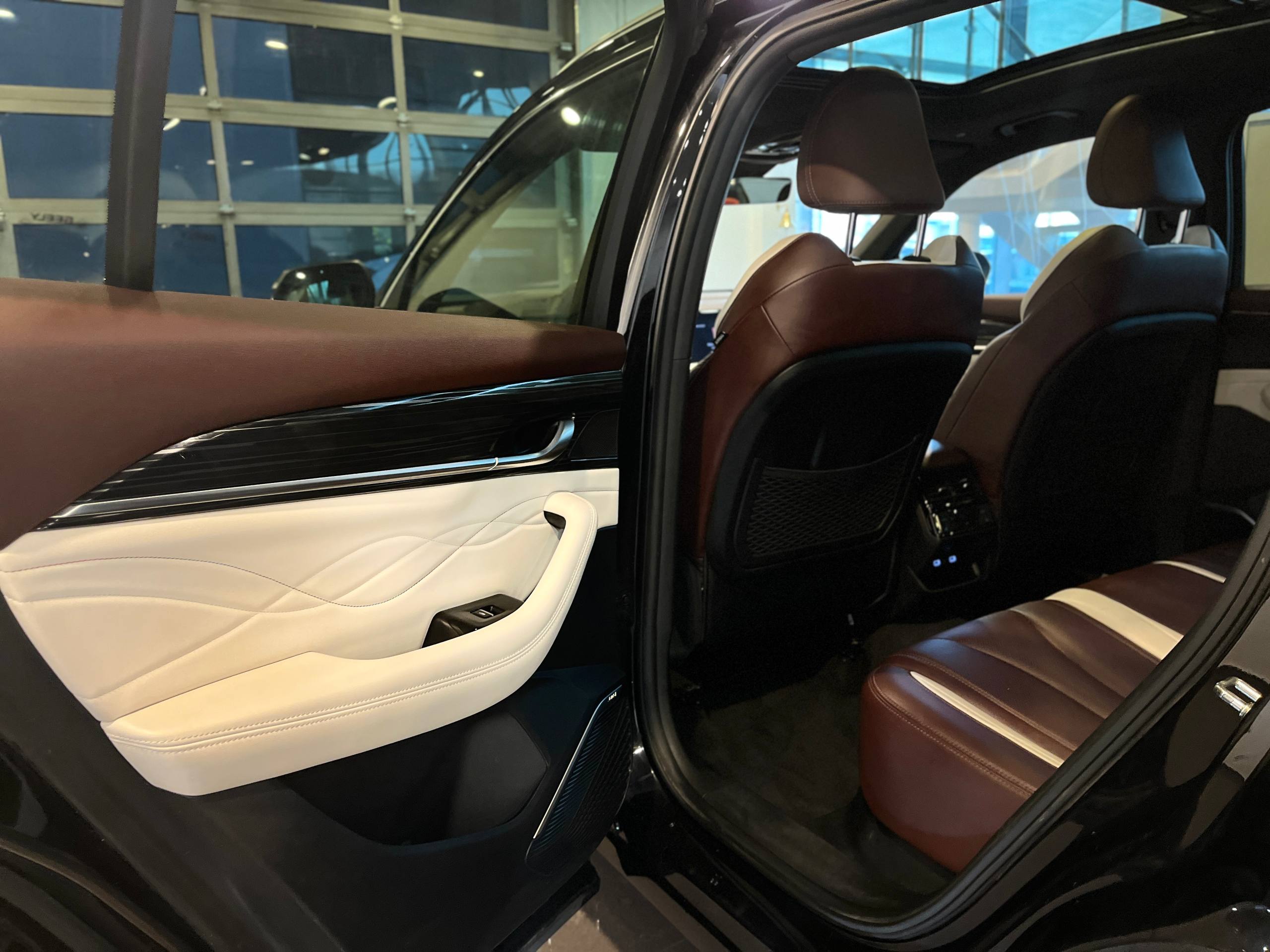 GEELY MONJARO (KX11)