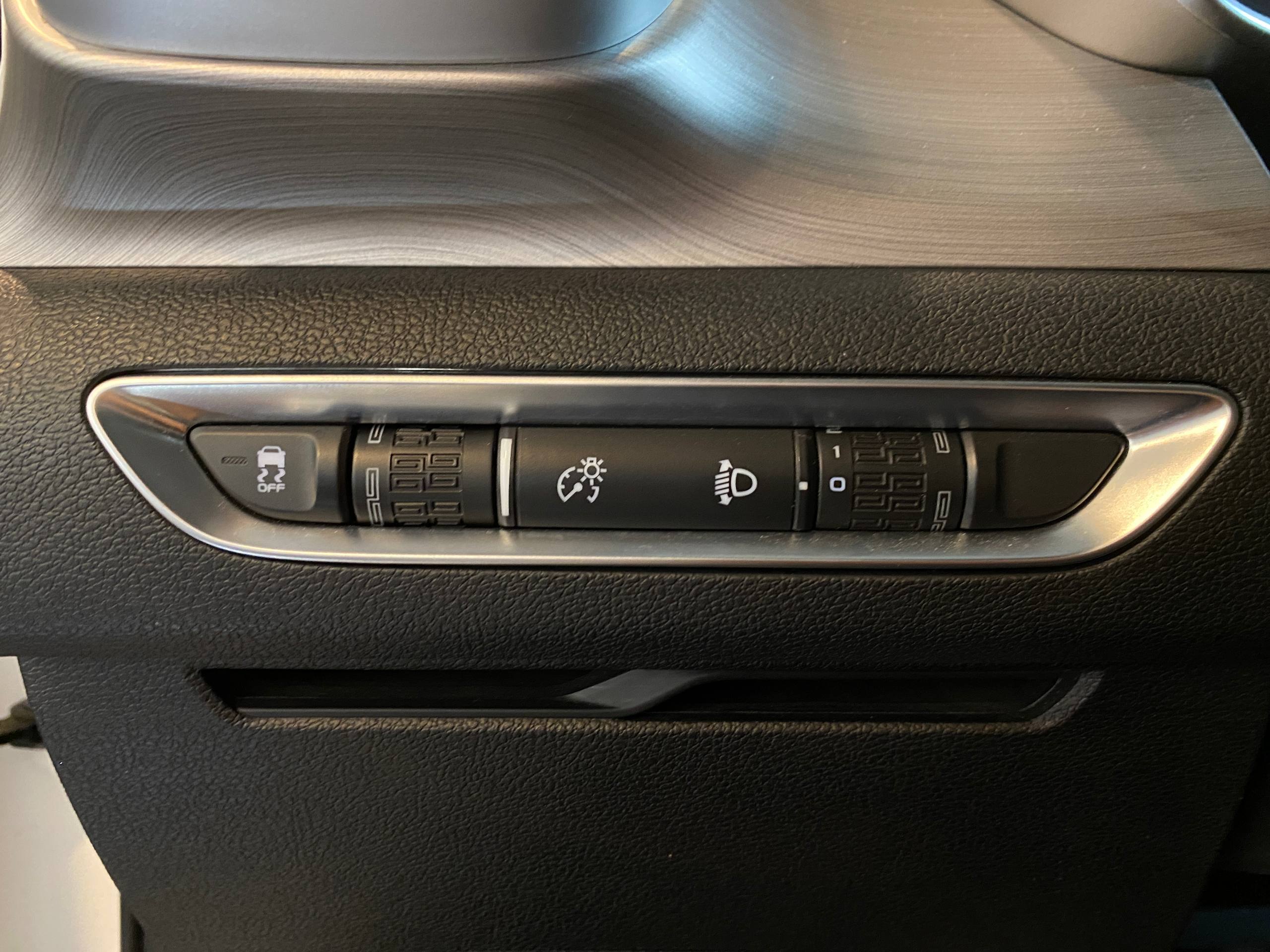 GEELY COOLRAY (SX11 A3)