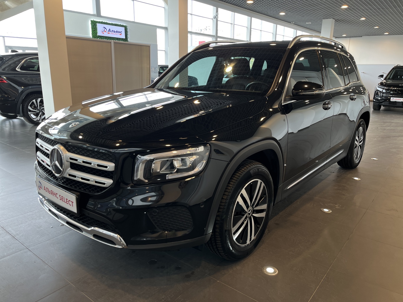 MERCEDES-BENZ GLA