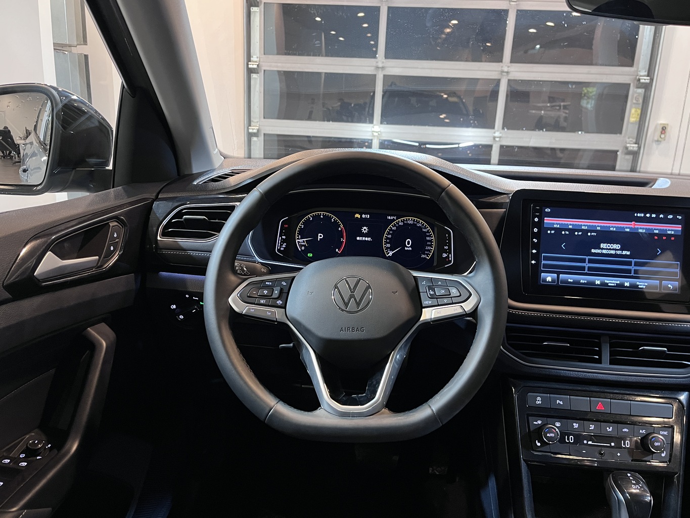 VOLKSWAGEN THARU