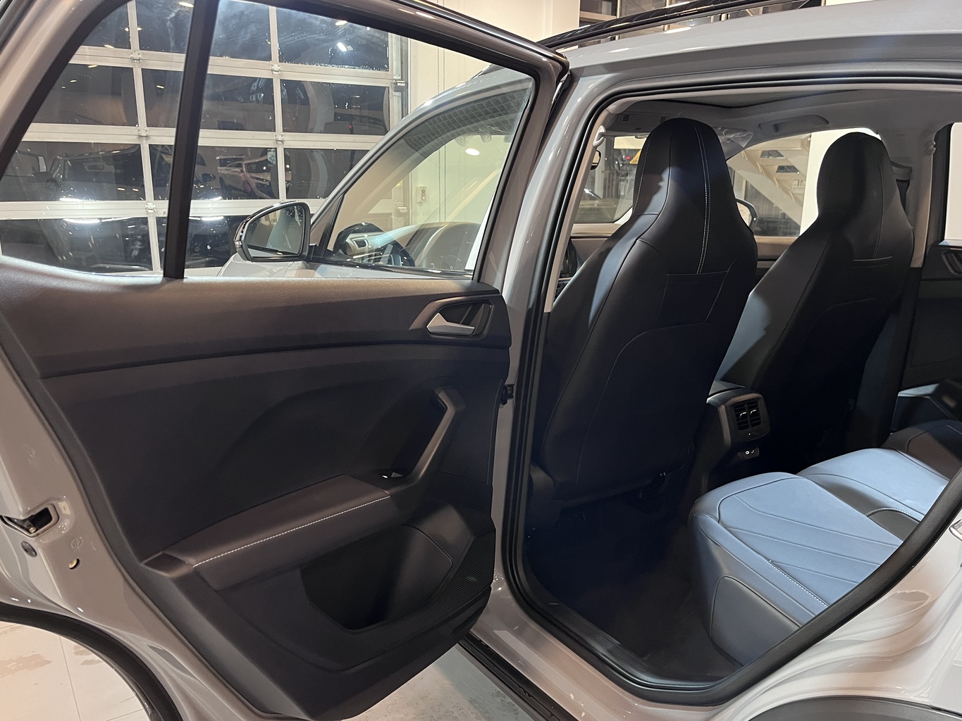VOLKSWAGEN THARU
