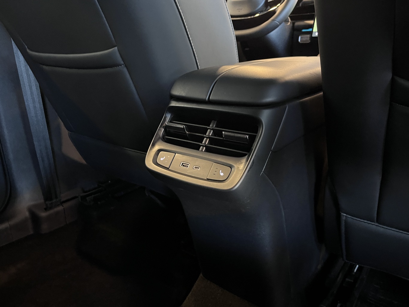 OMODA C7