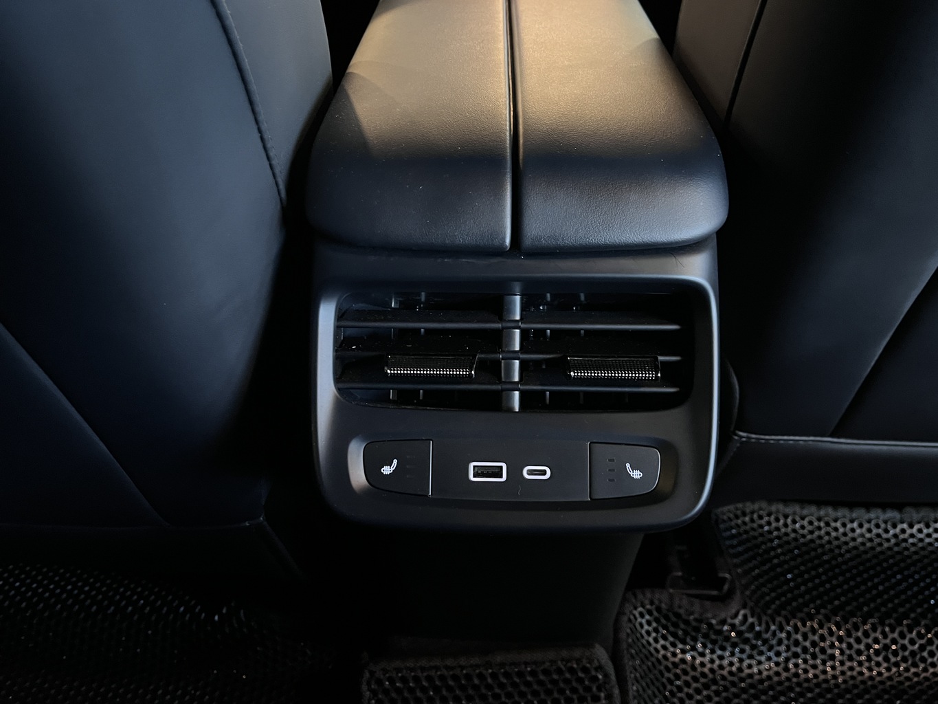 OMODA C7