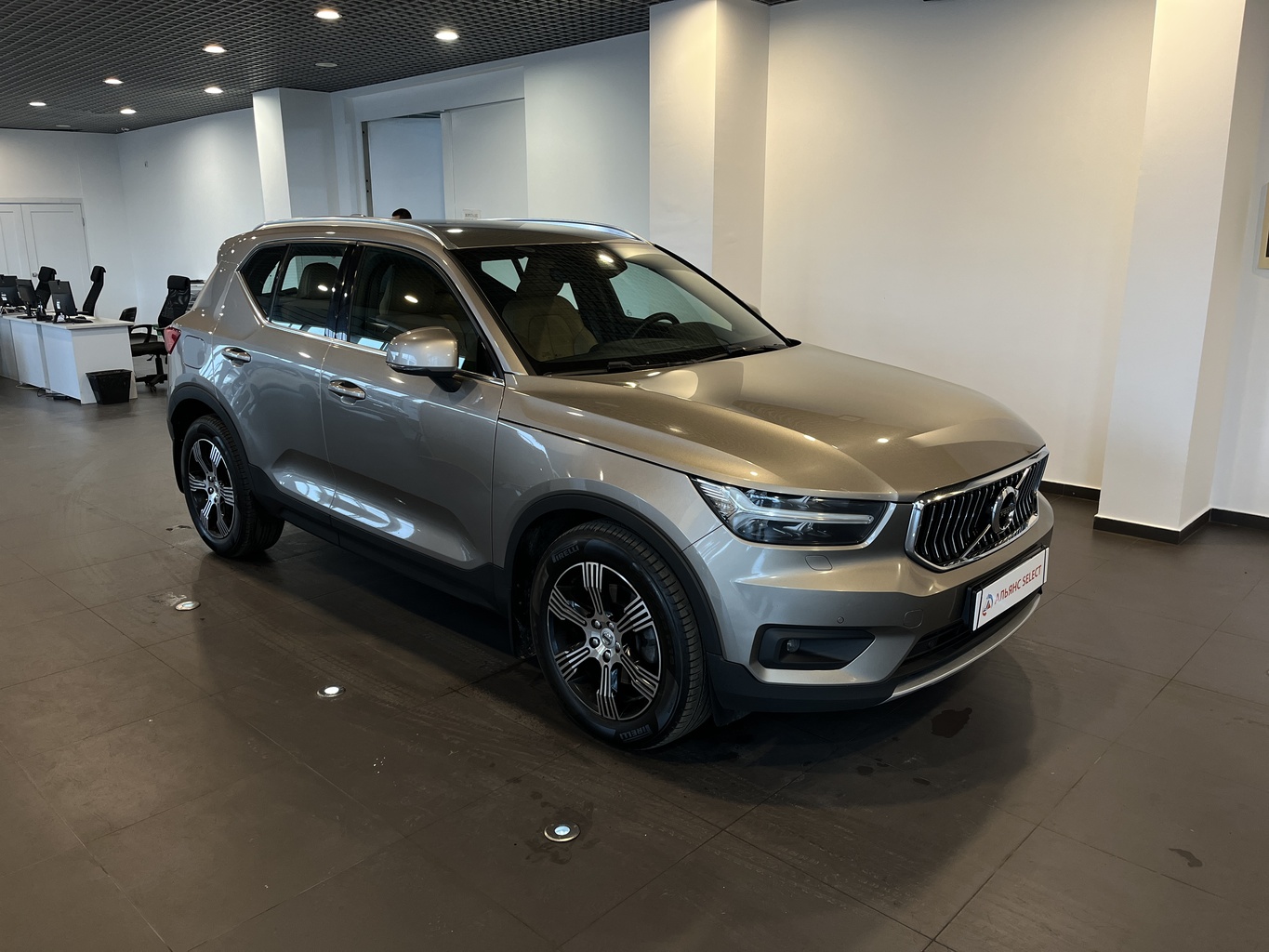VOLVO V40