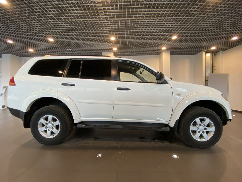 MITSUBISHI PAJERO SPORT