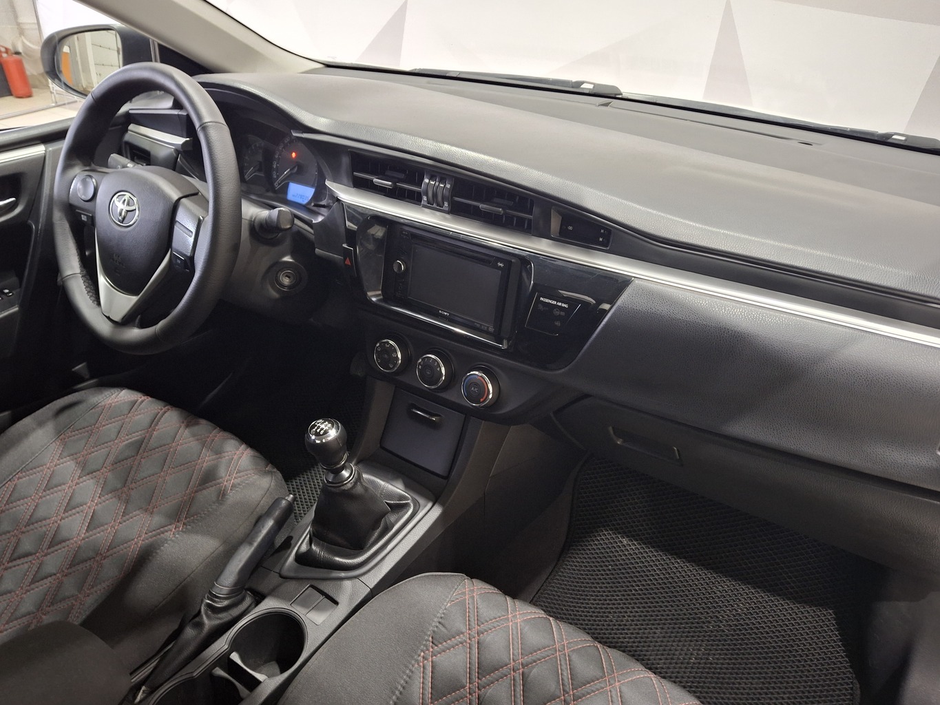 TOYOTA COROLLA