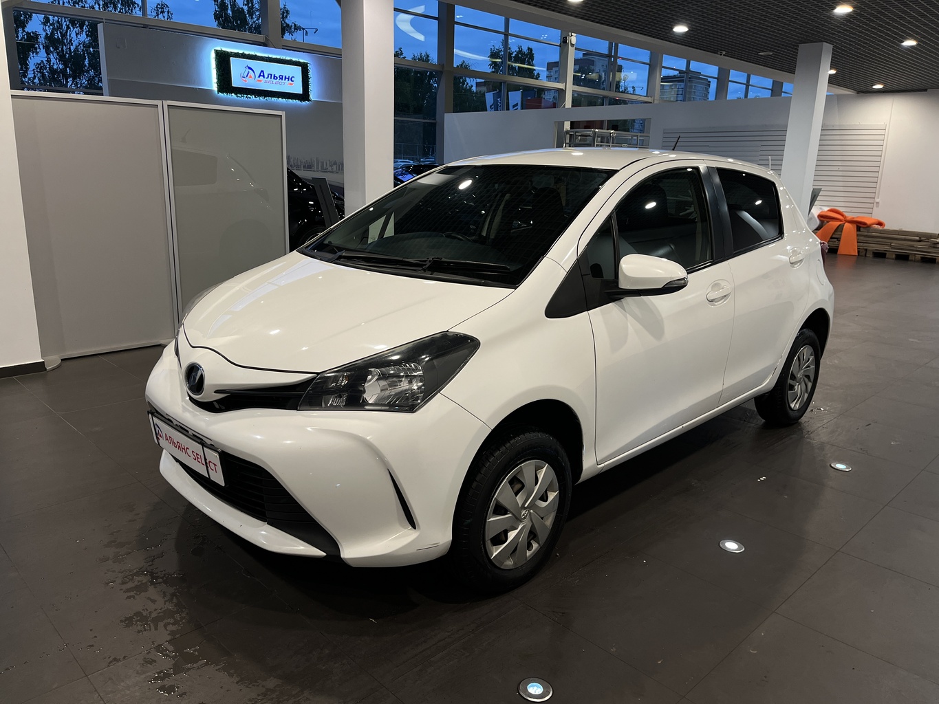 TOYOTA VITZ