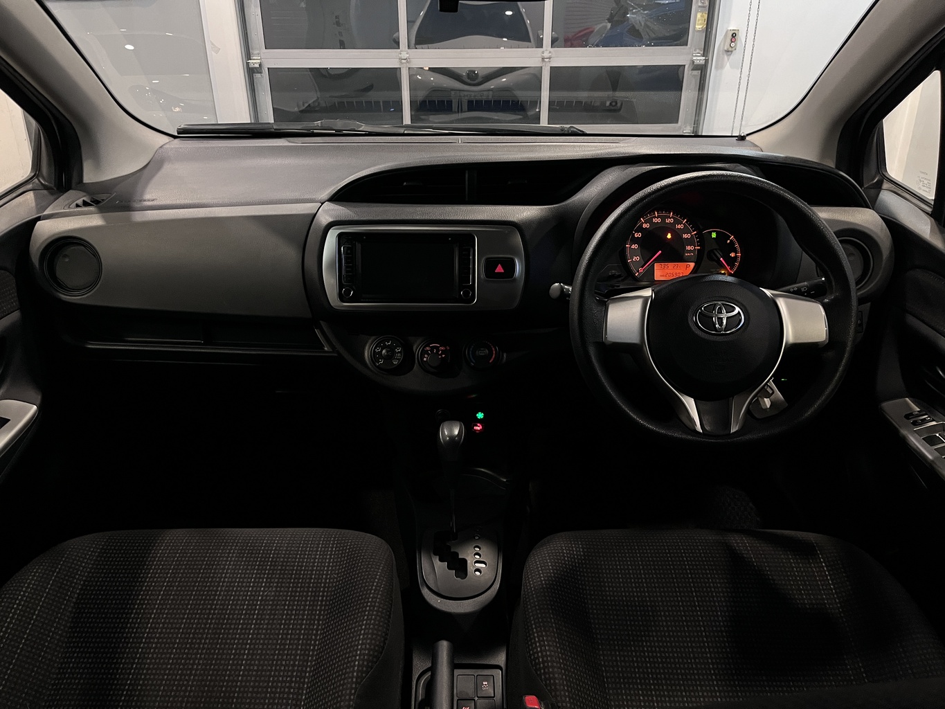 TOYOTA VITZ