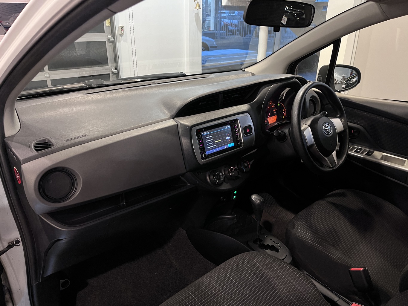 TOYOTA VITZ