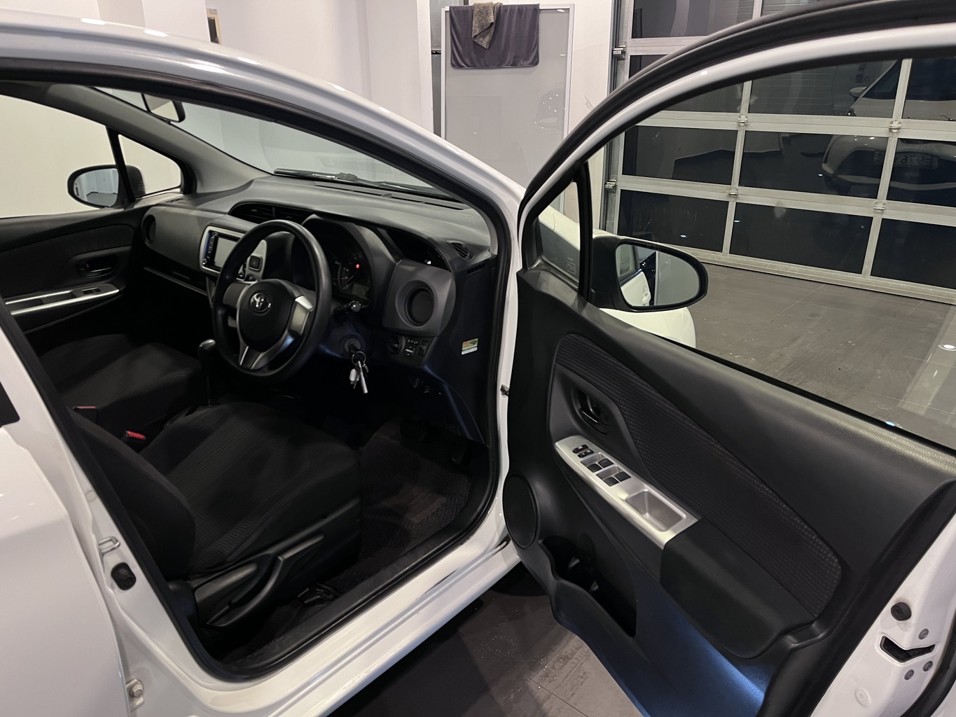 TOYOTA VITZ