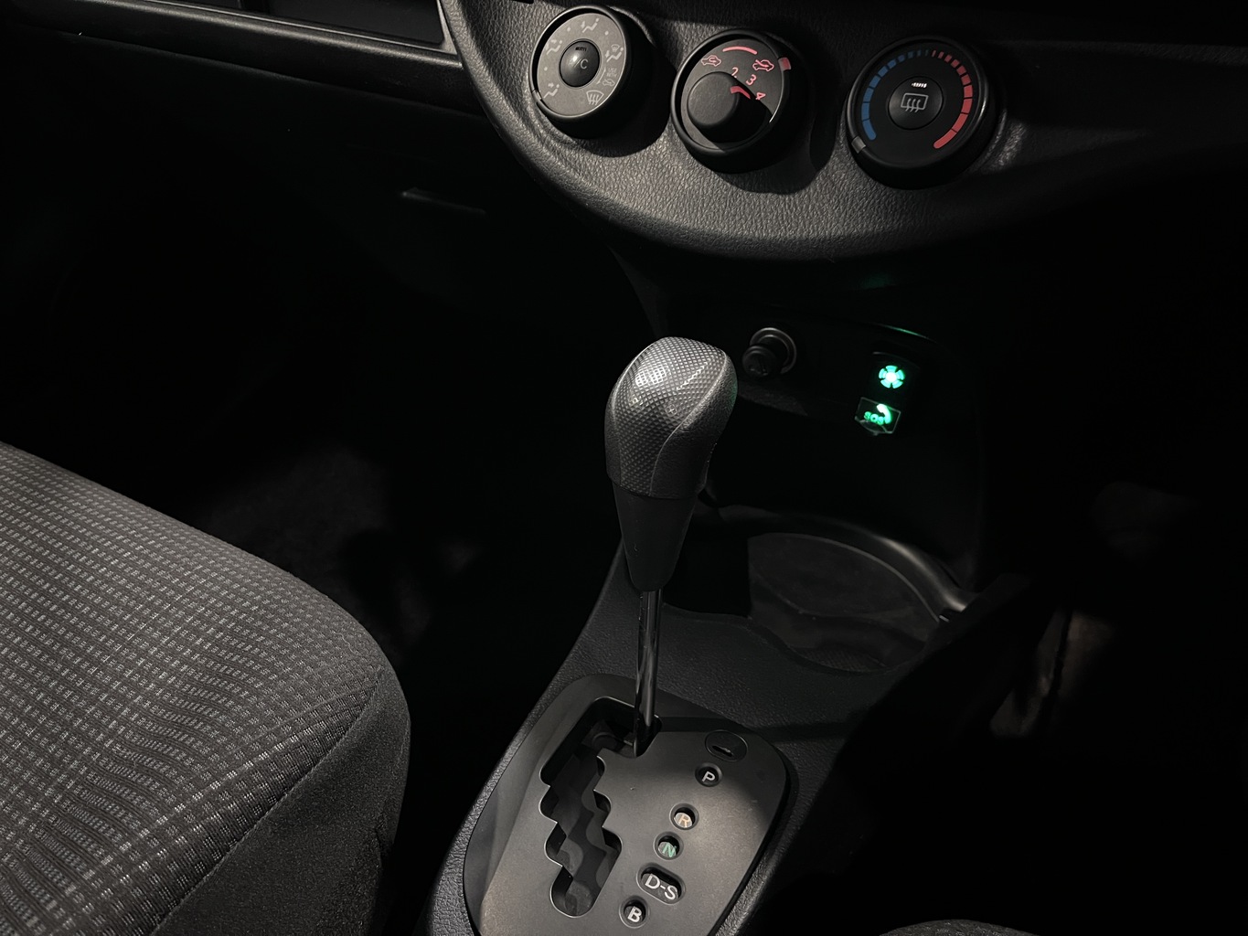 TOYOTA VITZ