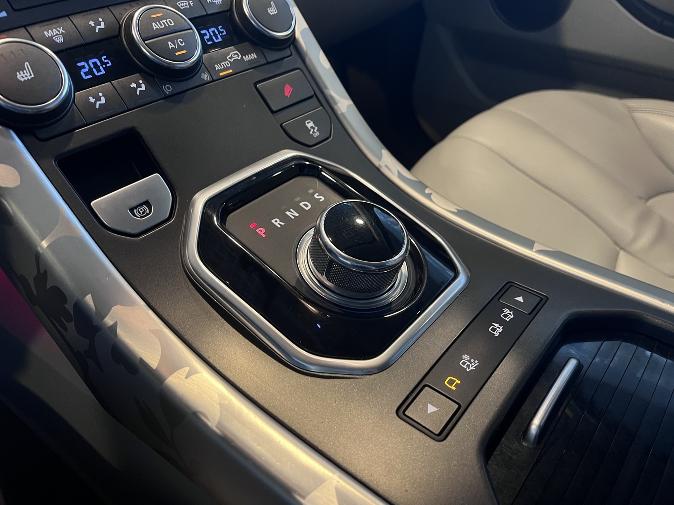 LAND ROVER RANGE ROVER EVOQUE