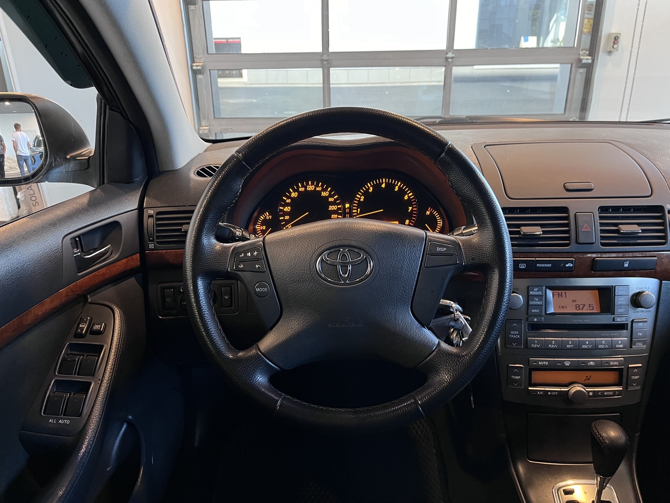TOYOTA AVENSIS