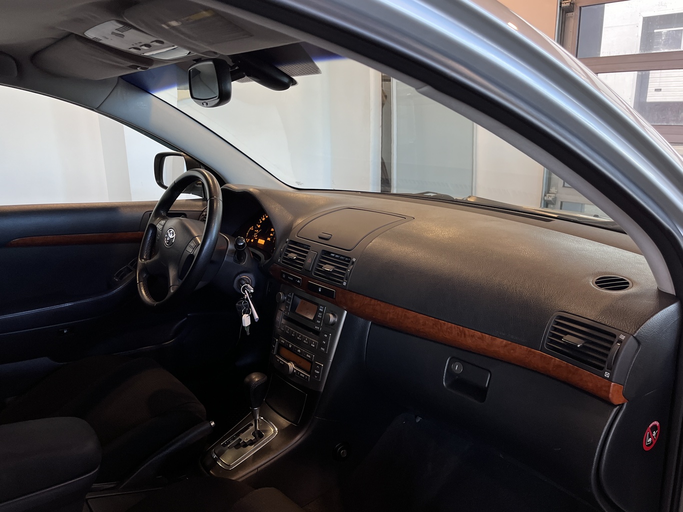 TOYOTA AVENSIS