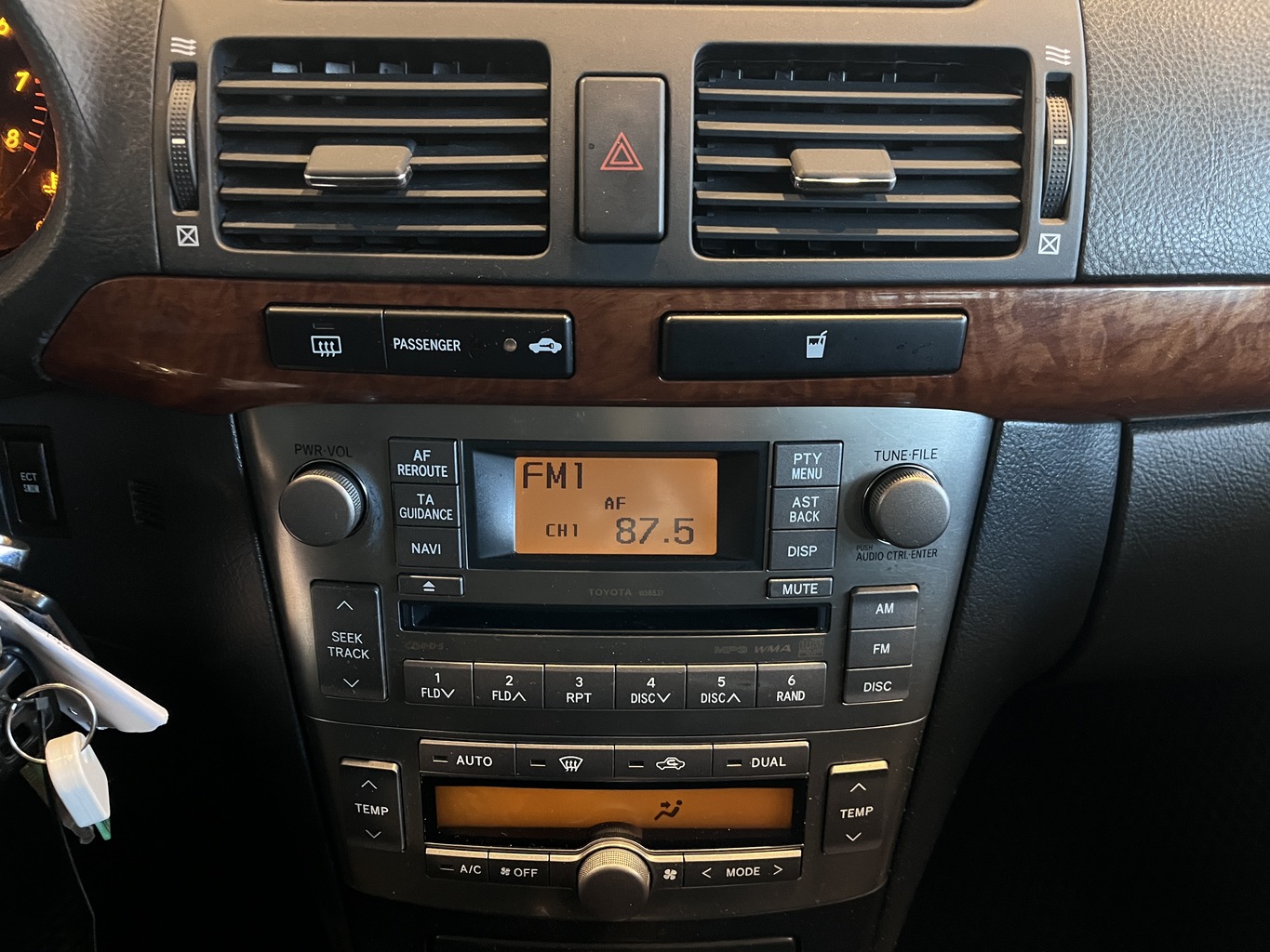 TOYOTA AVENSIS
