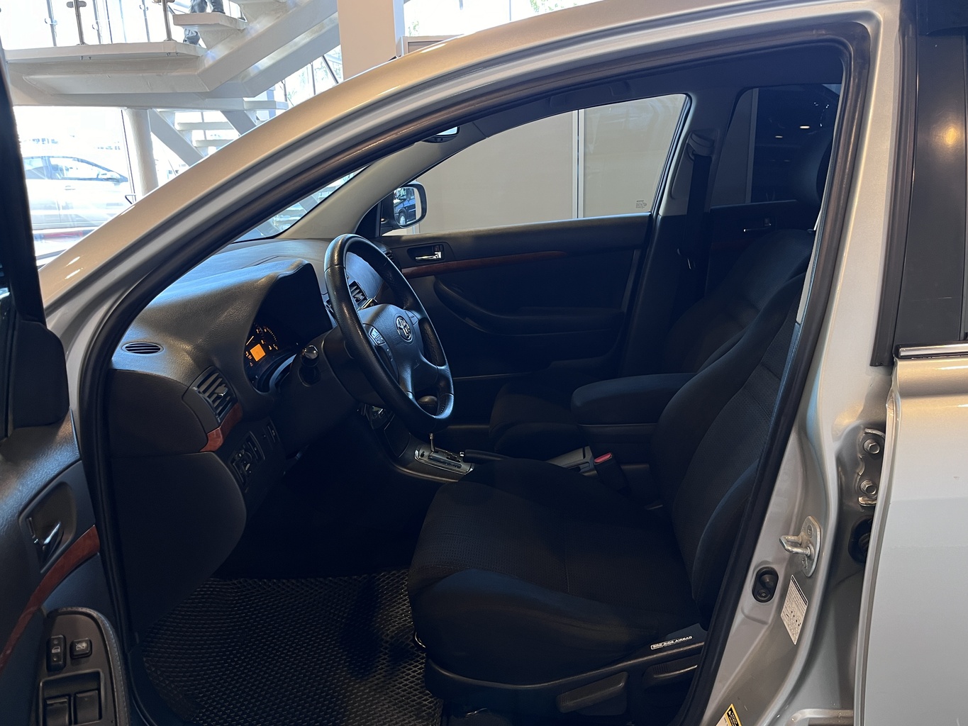 TOYOTA AVENSIS