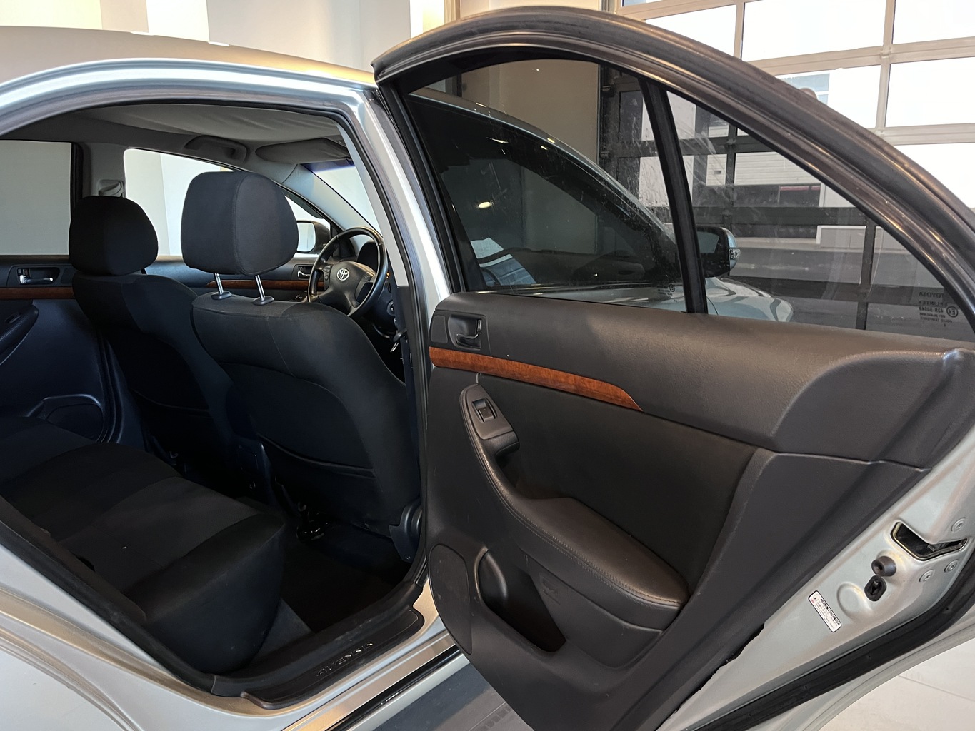 TOYOTA AVENSIS