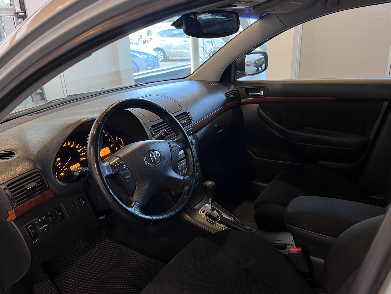 TOYOTA AVENSIS