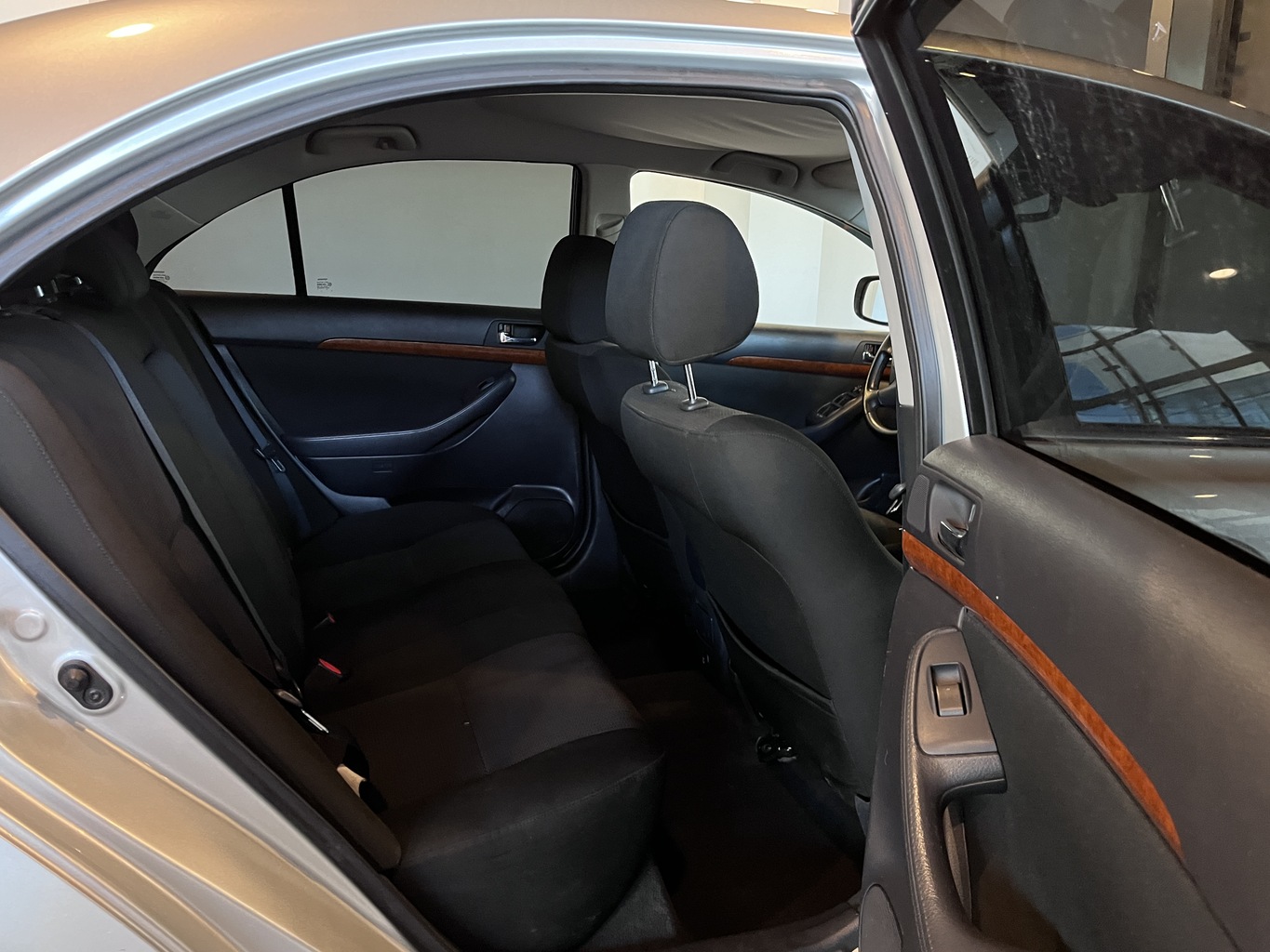 TOYOTA AVENSIS