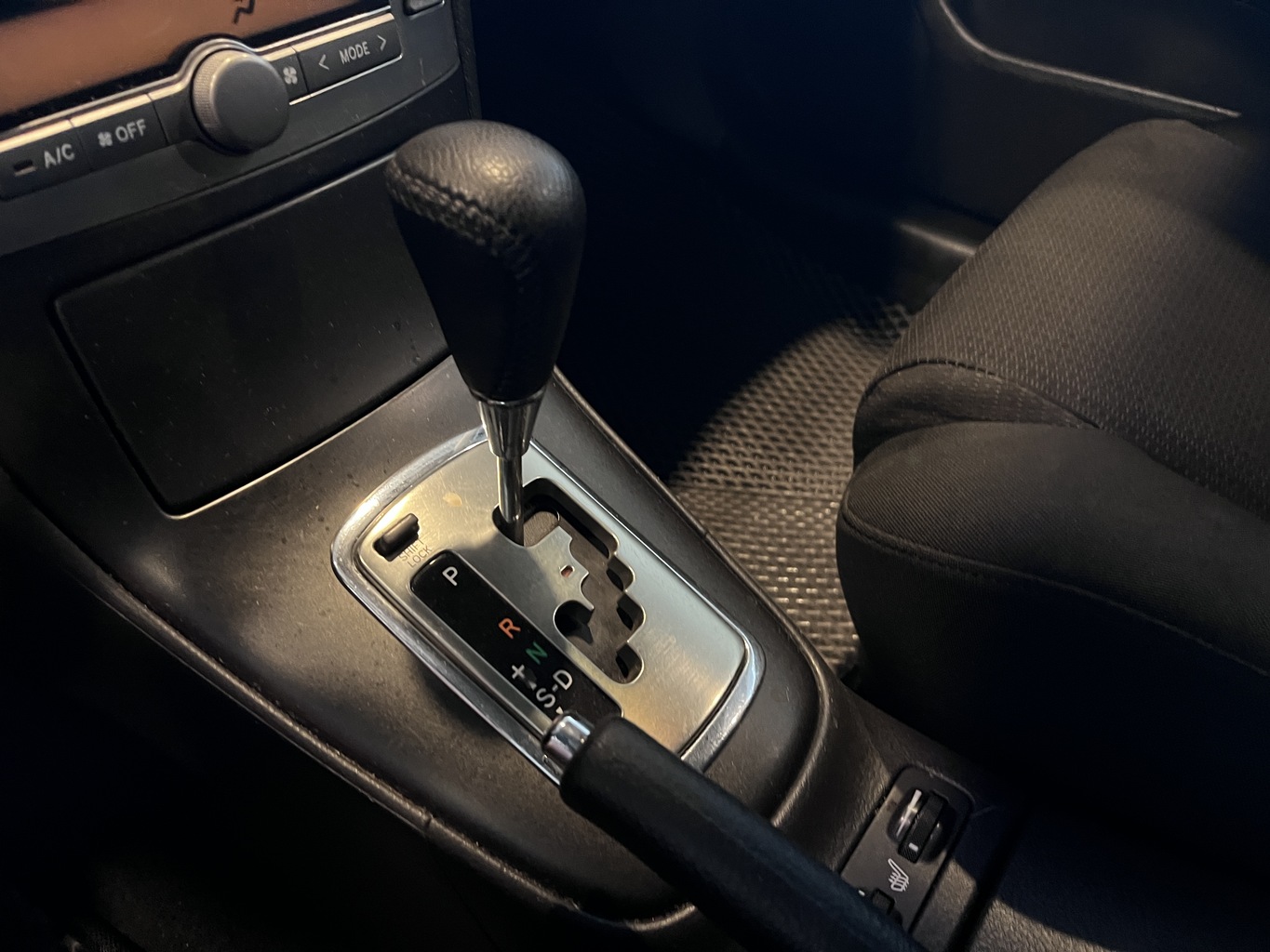 TOYOTA AVENSIS