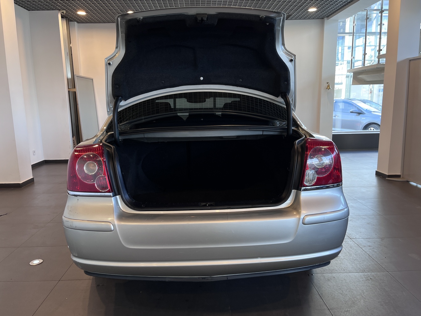 TOYOTA AVENSIS