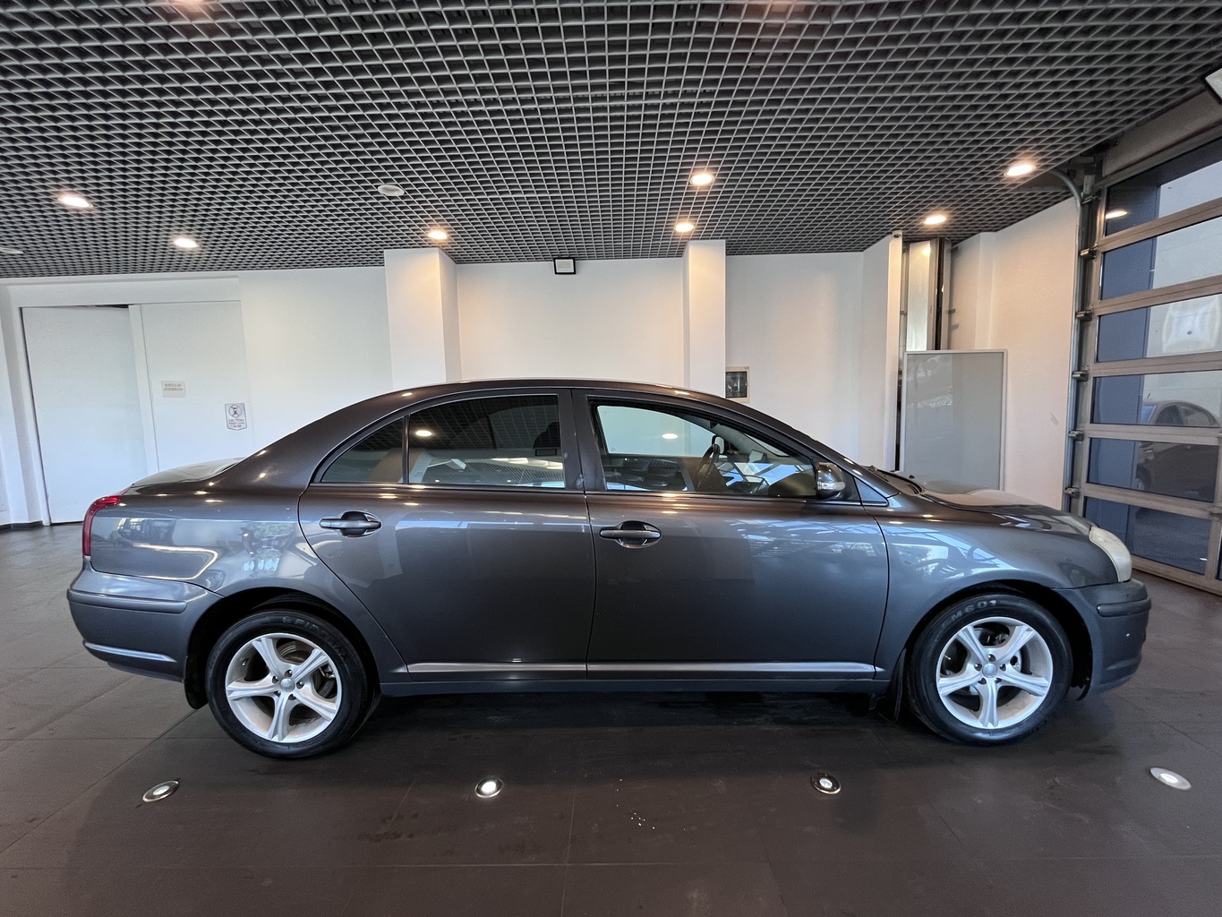 TOYOTA AVENSIS