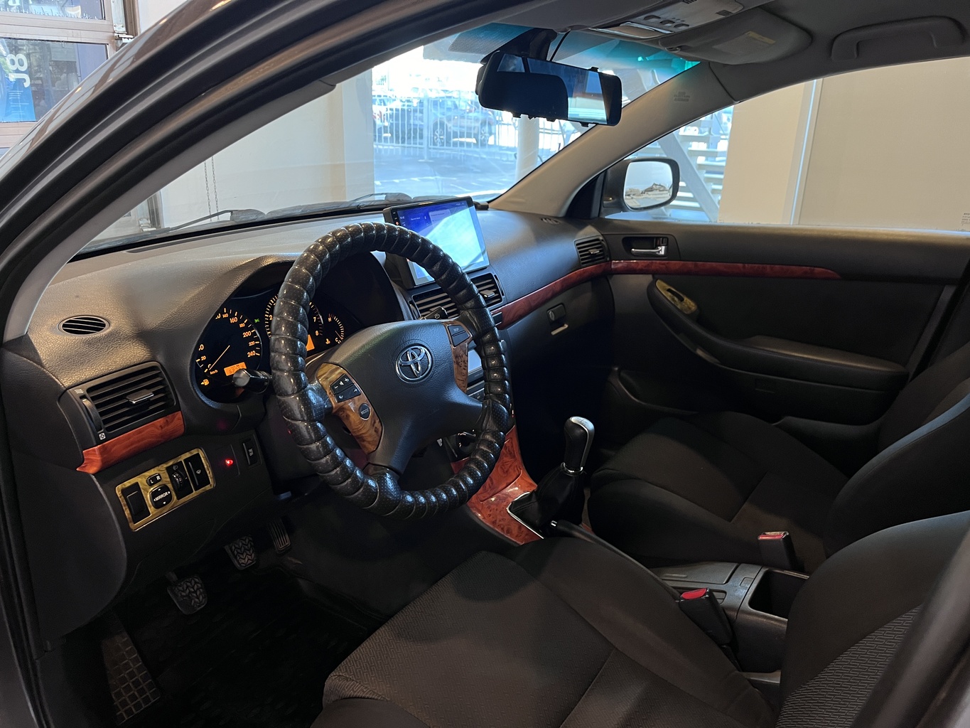 TOYOTA AVENSIS
