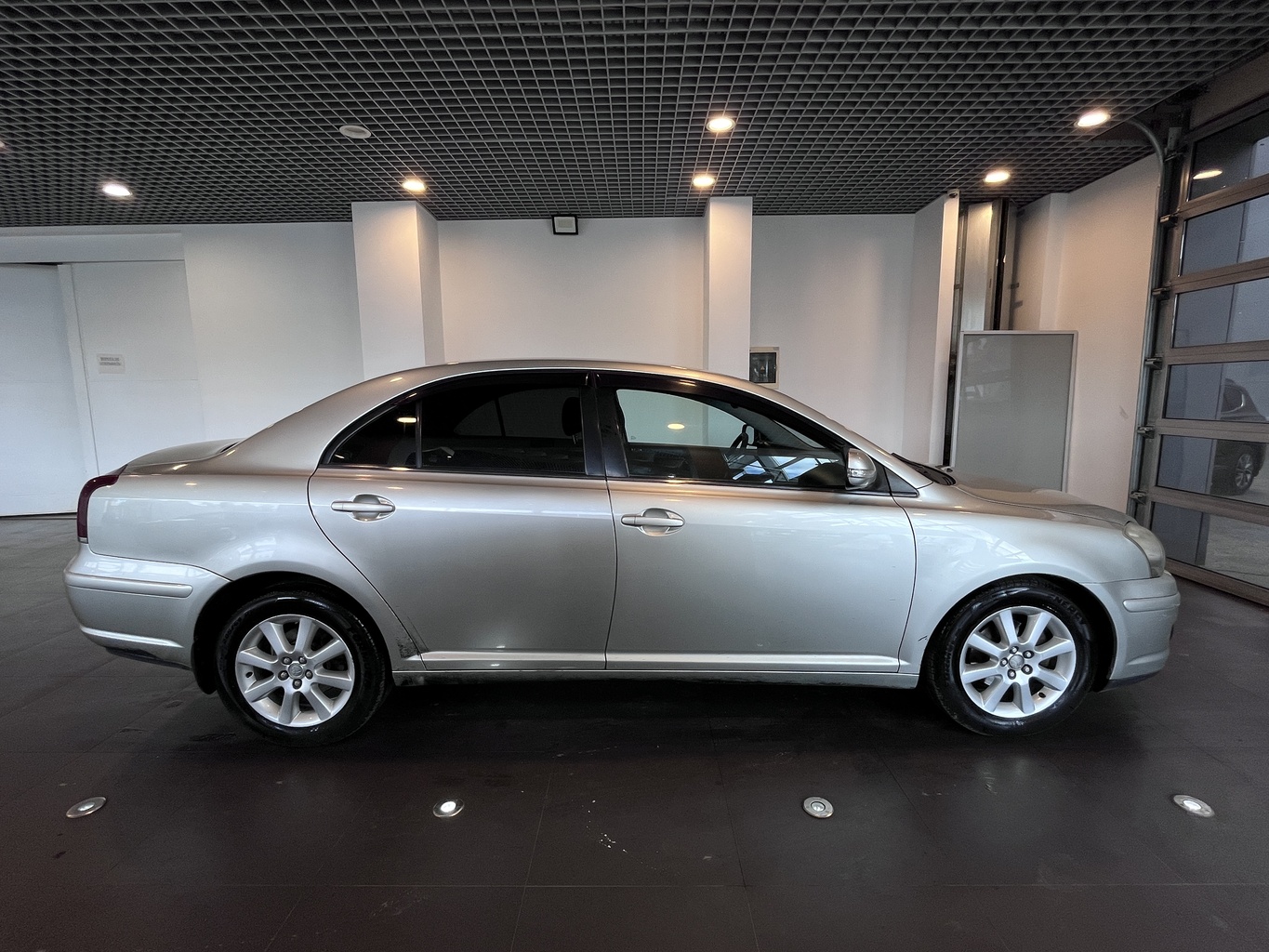 TOYOTA AVENSIS