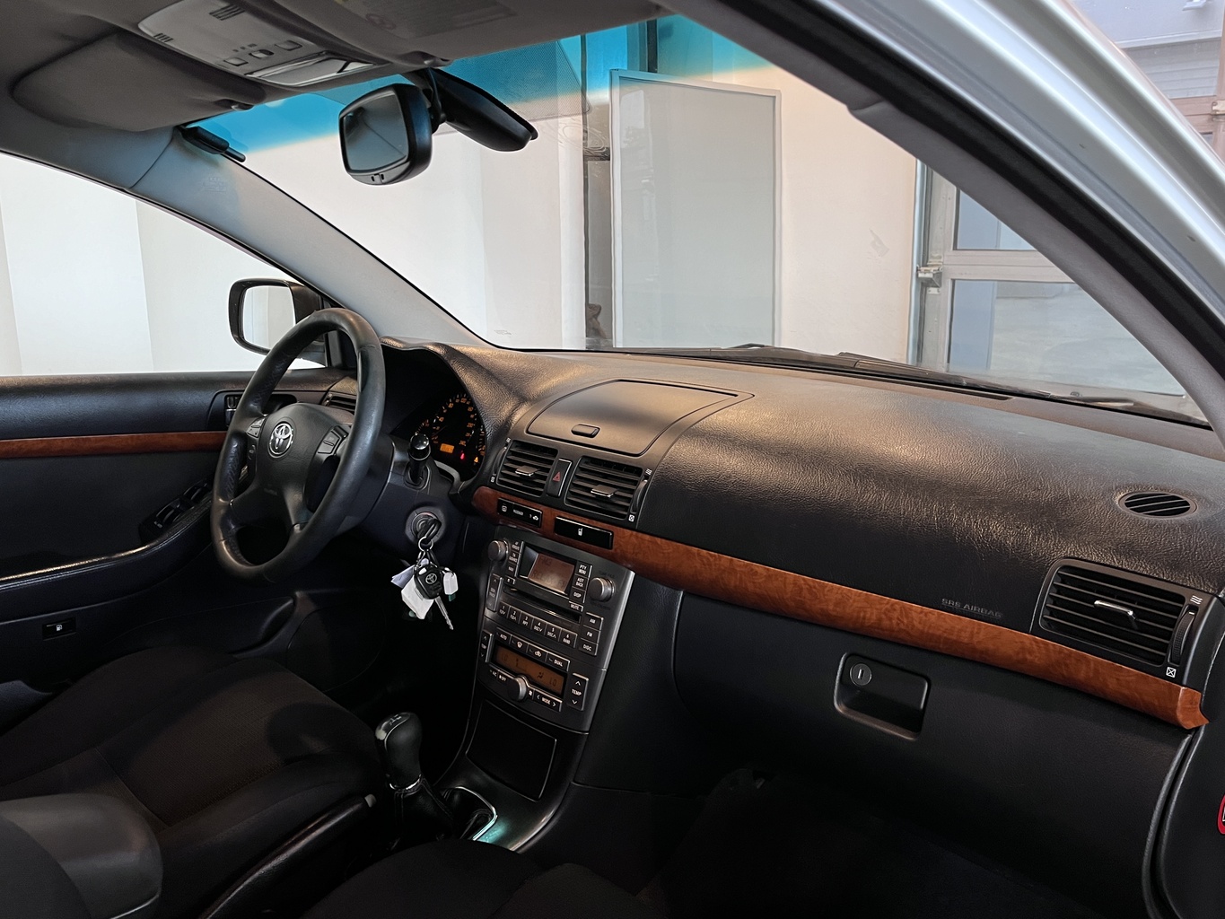 TOYOTA AVENSIS