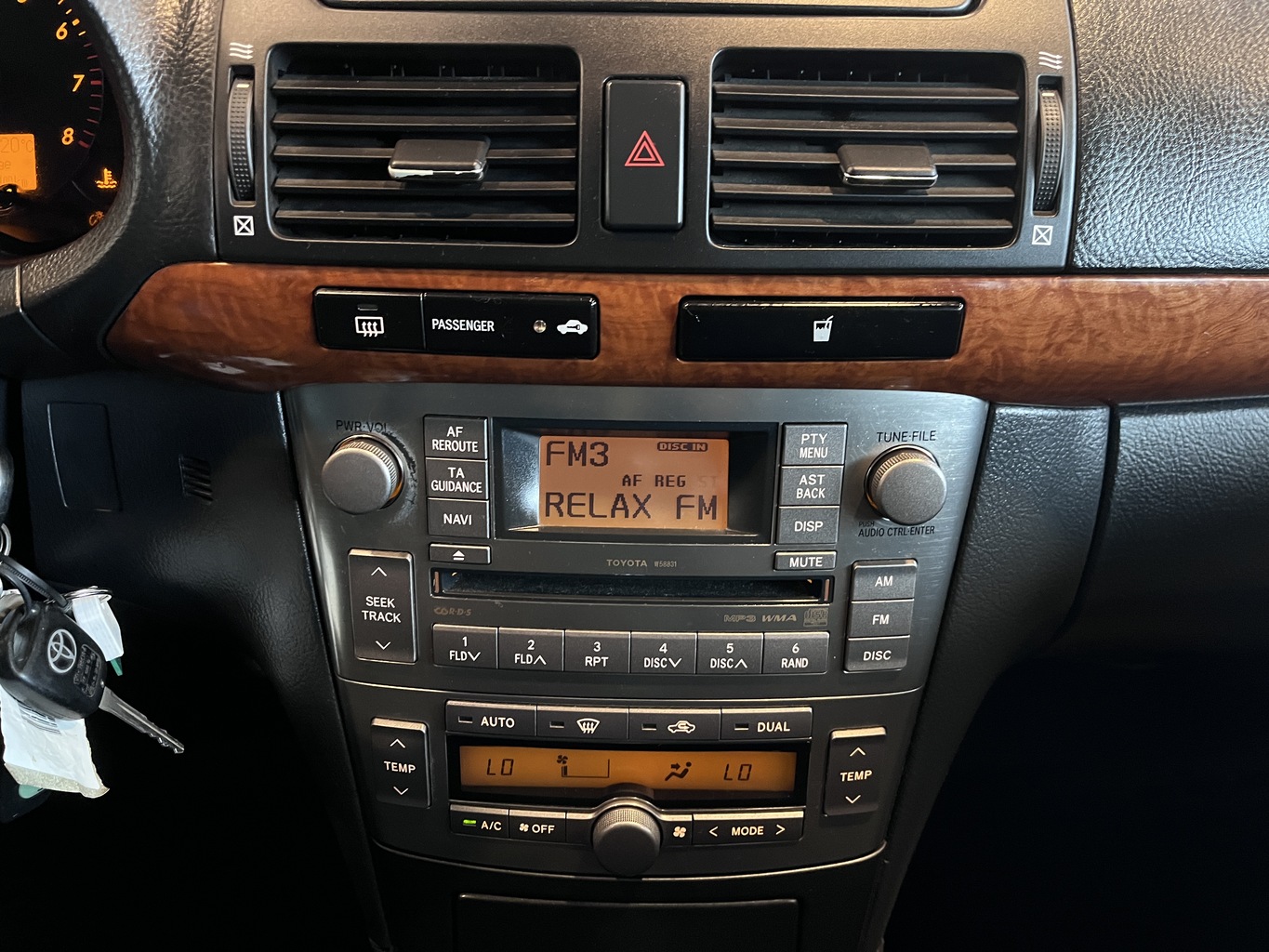 TOYOTA AVENSIS