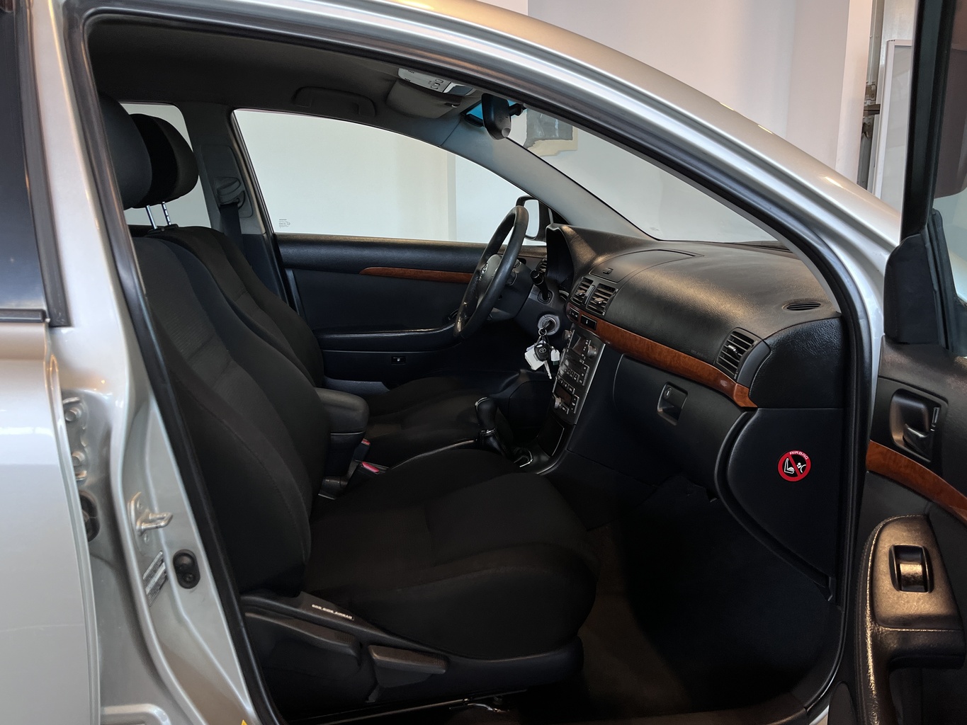 TOYOTA AVENSIS