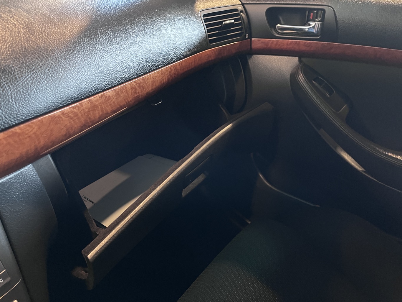 TOYOTA AVENSIS
