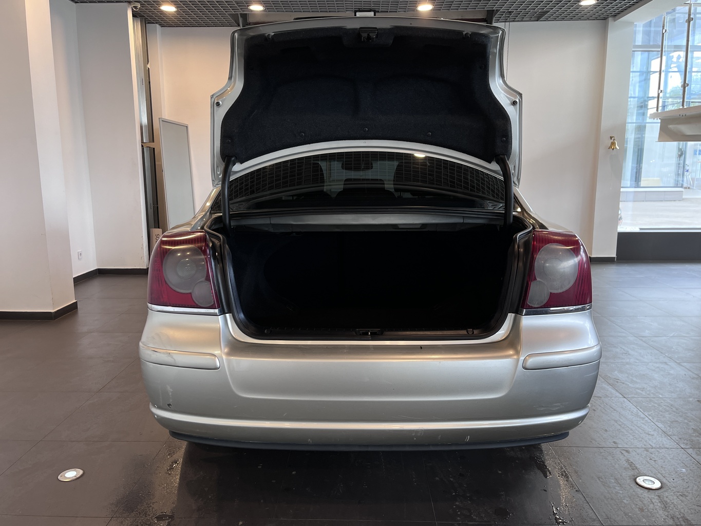 TOYOTA AVENSIS
