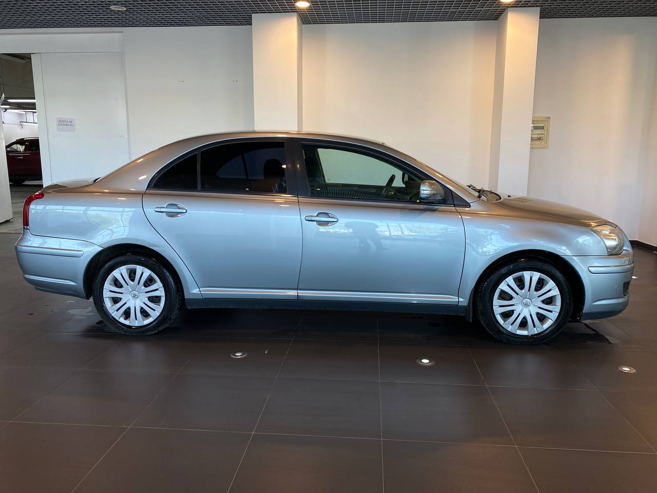 TOYOTA AVENSIS