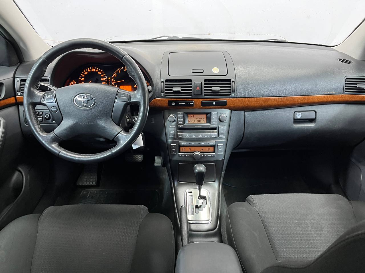 TOYOTA AVENSIS