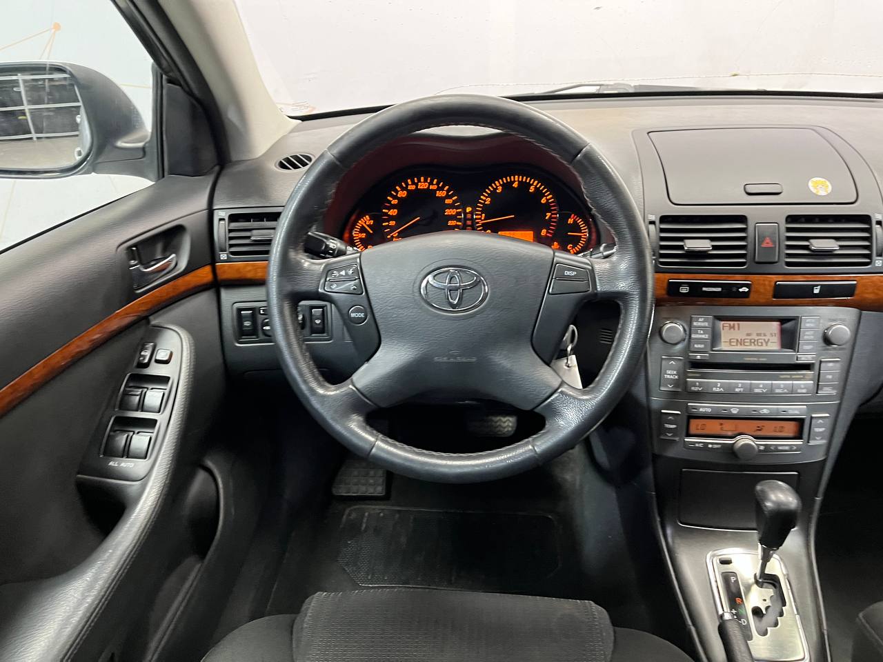 TOYOTA AVENSIS