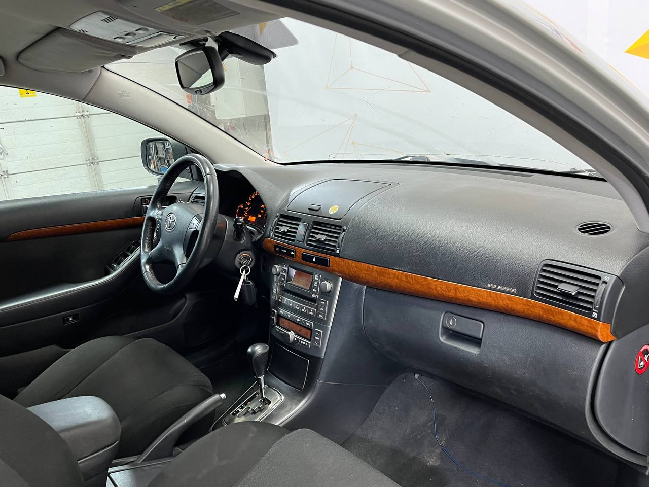 TOYOTA AVENSIS