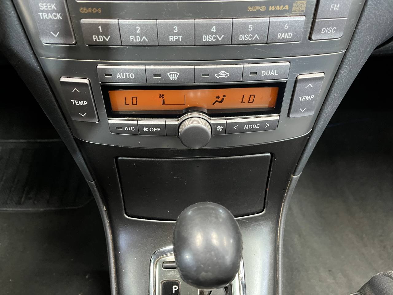 TOYOTA AVENSIS