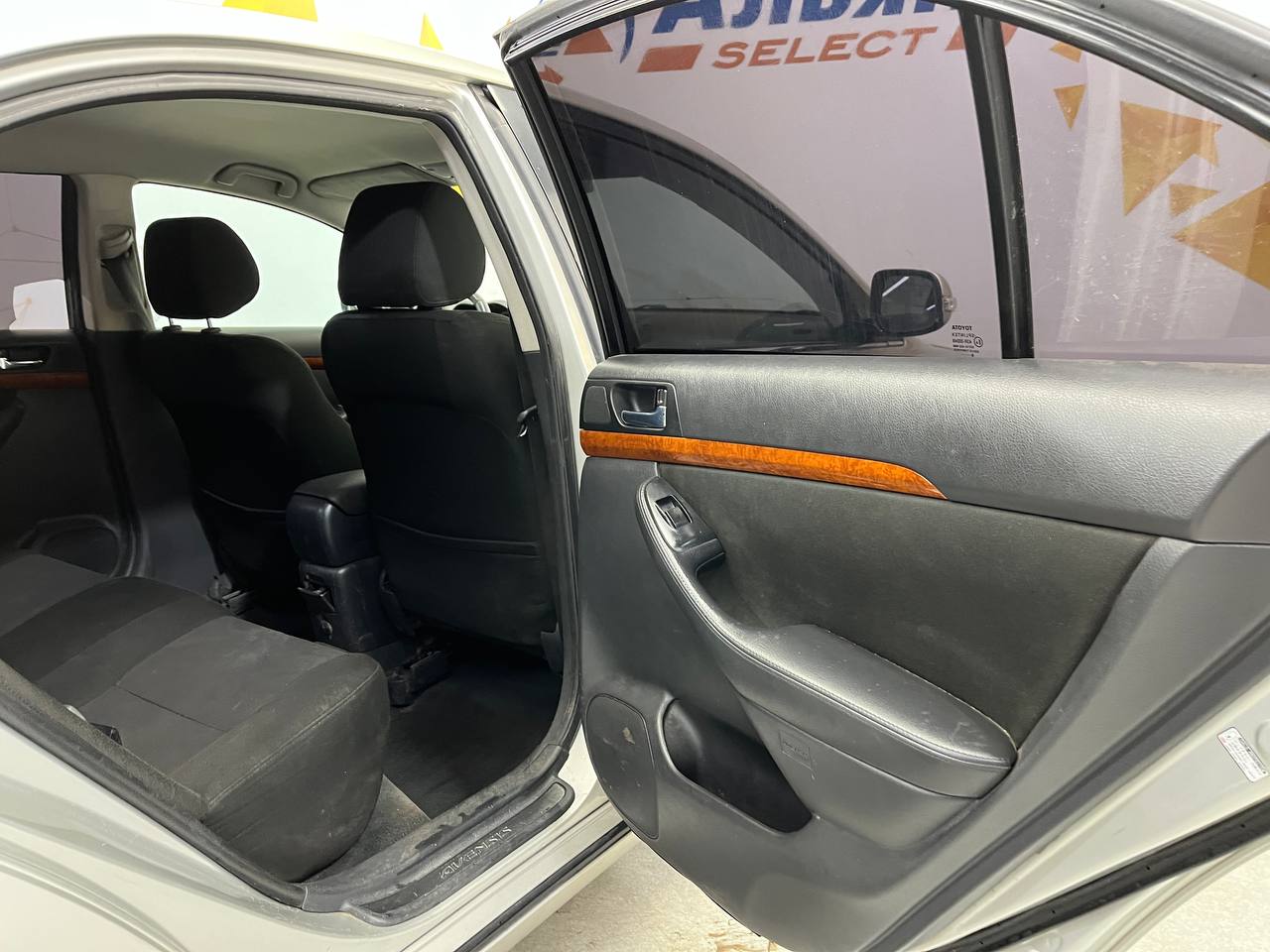 TOYOTA AVENSIS