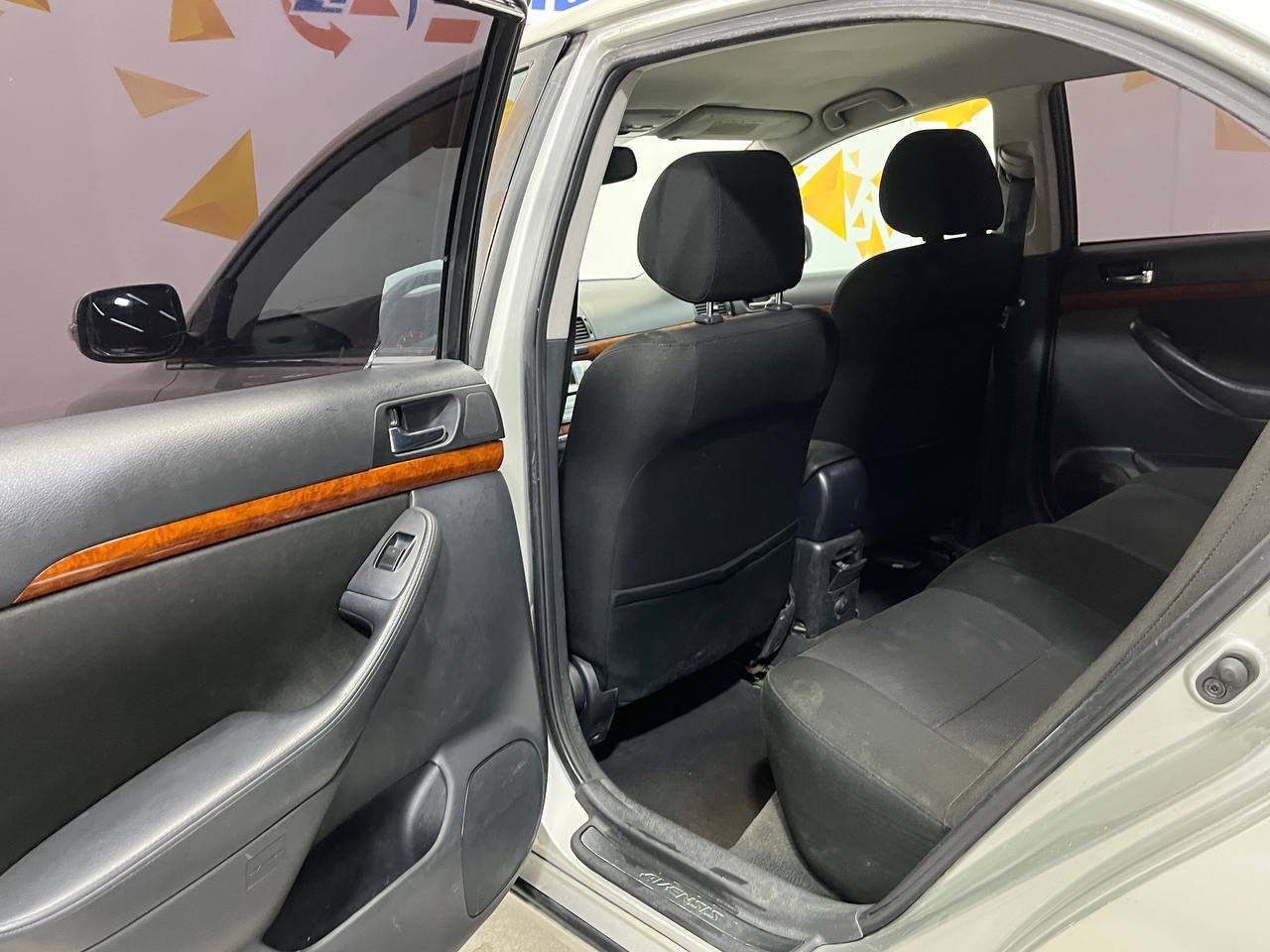 TOYOTA AVENSIS