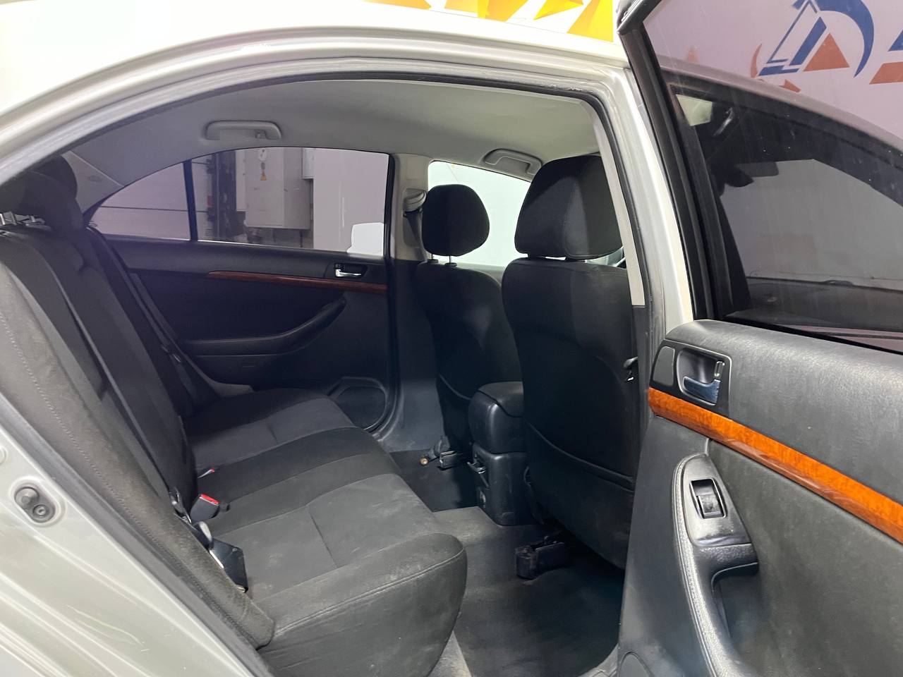 TOYOTA AVENSIS