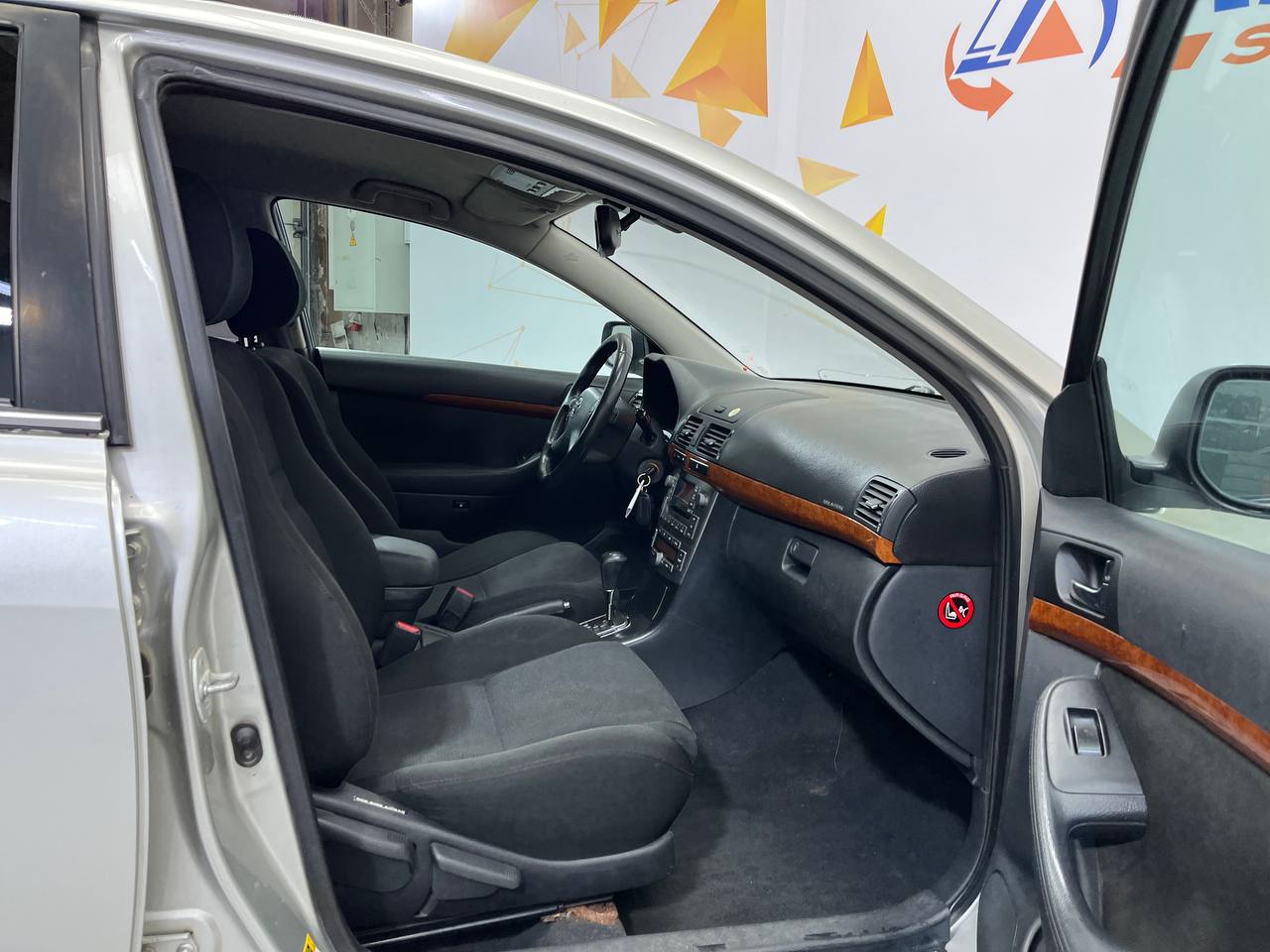TOYOTA AVENSIS