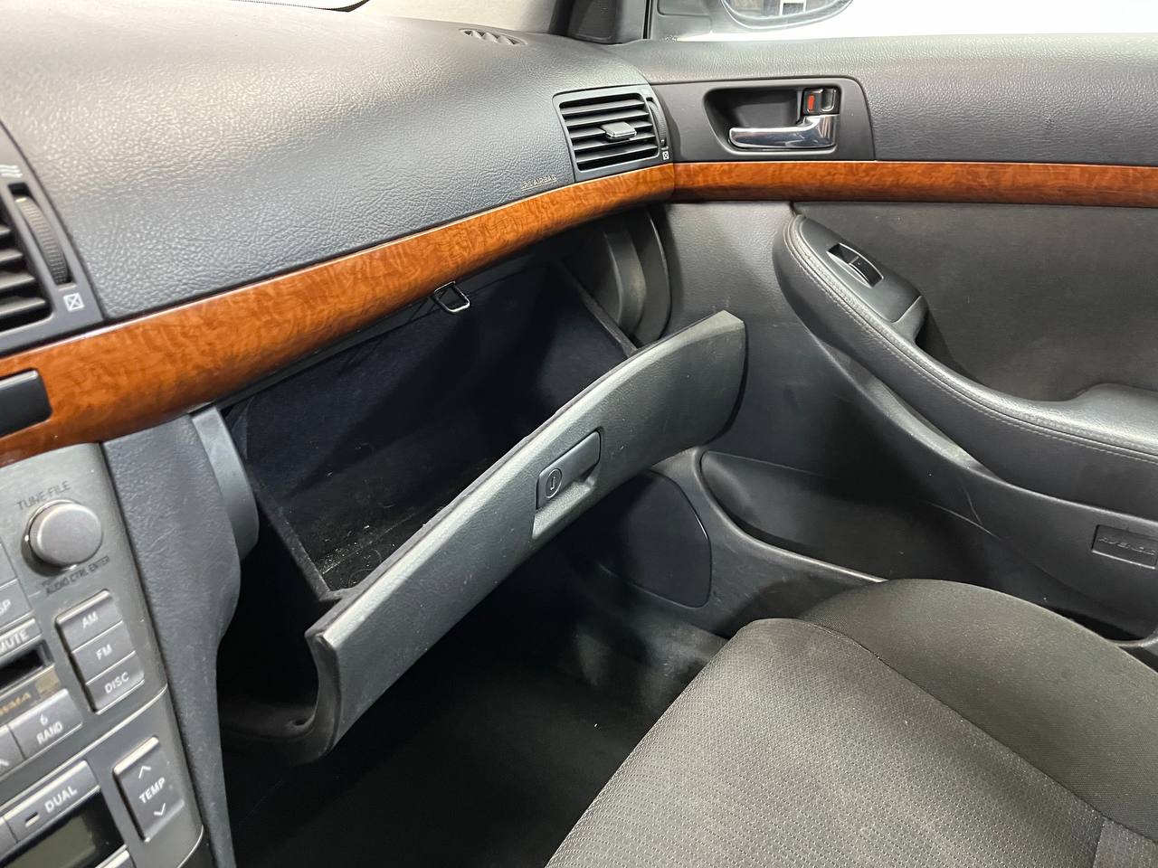 TOYOTA AVENSIS