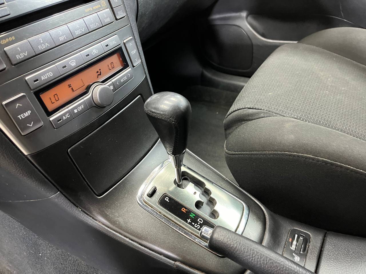 TOYOTA AVENSIS