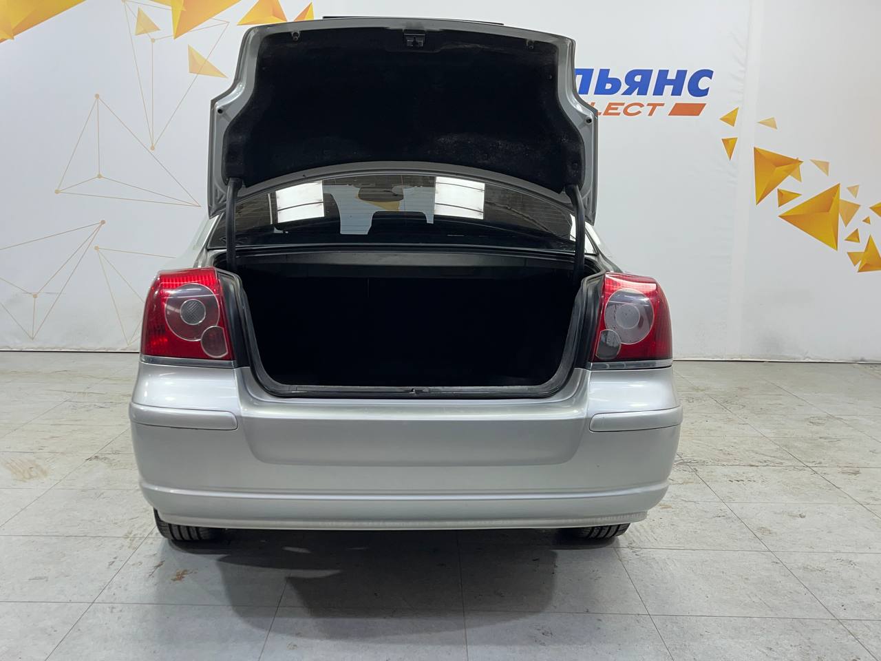 TOYOTA AVENSIS