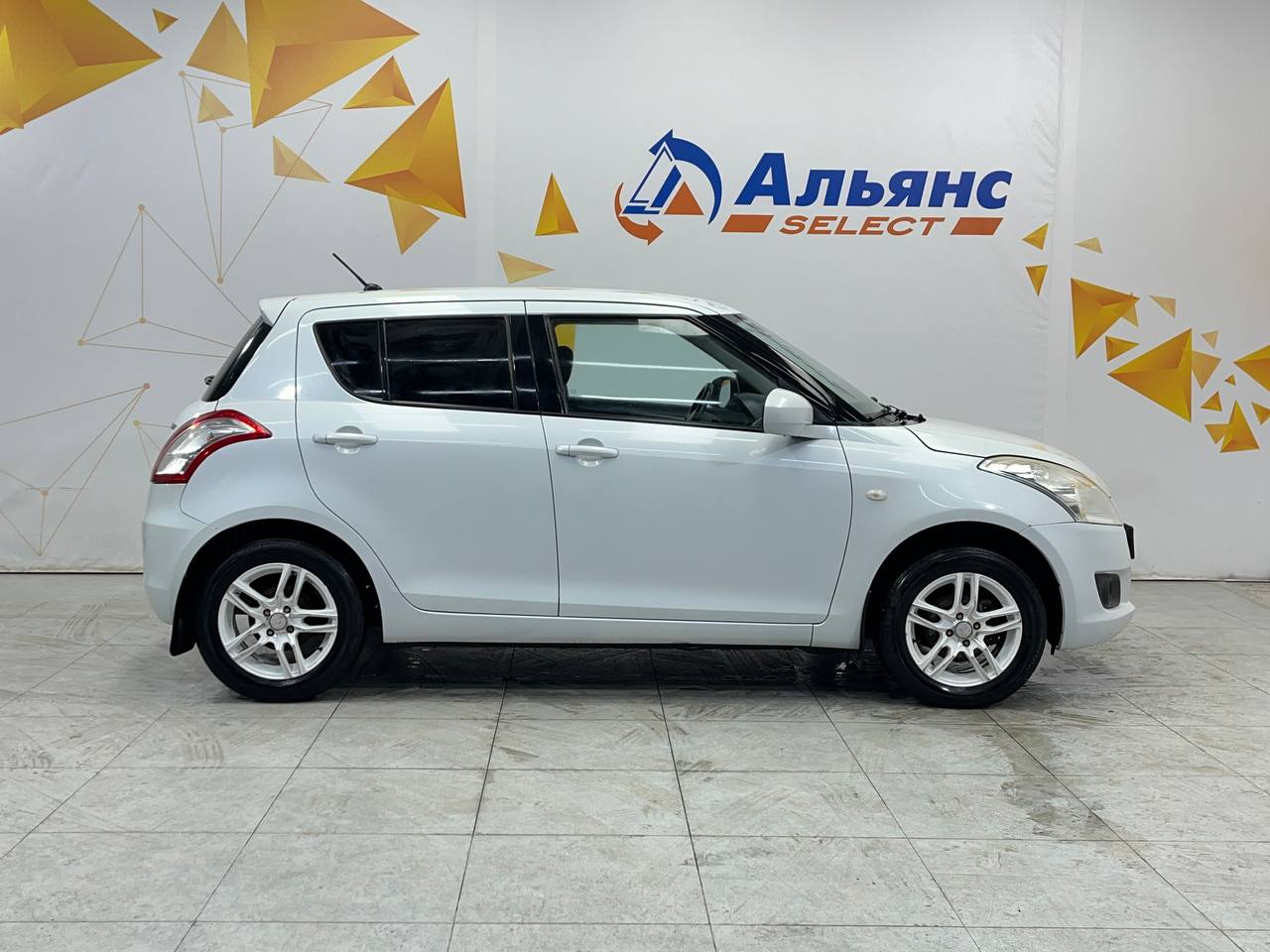 SUZUKI SWIFT