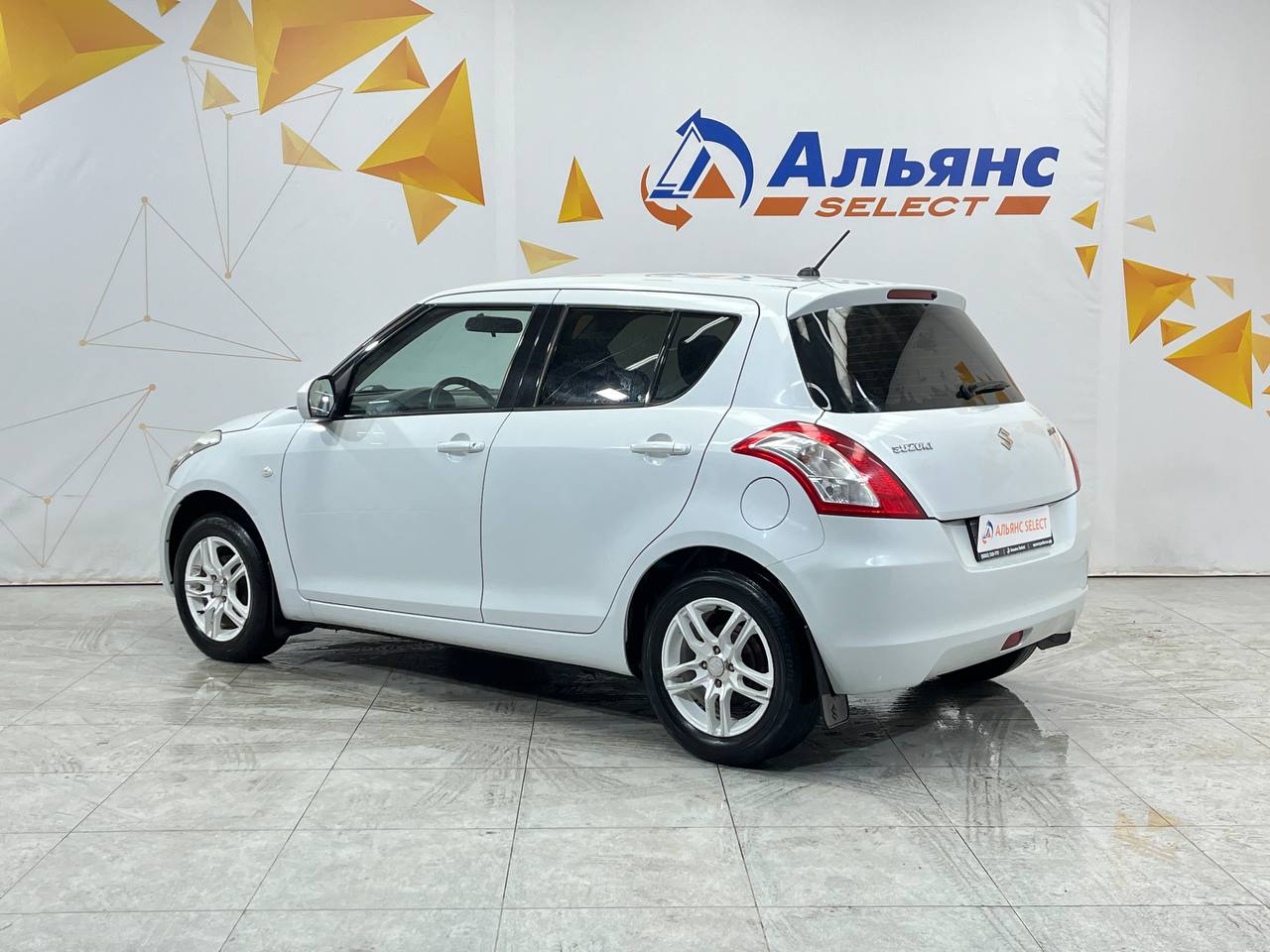 SUZUKI SWIFT