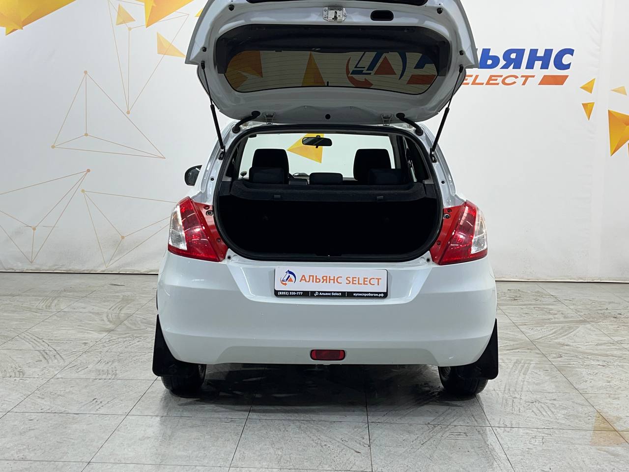 SUZUKI SWIFT