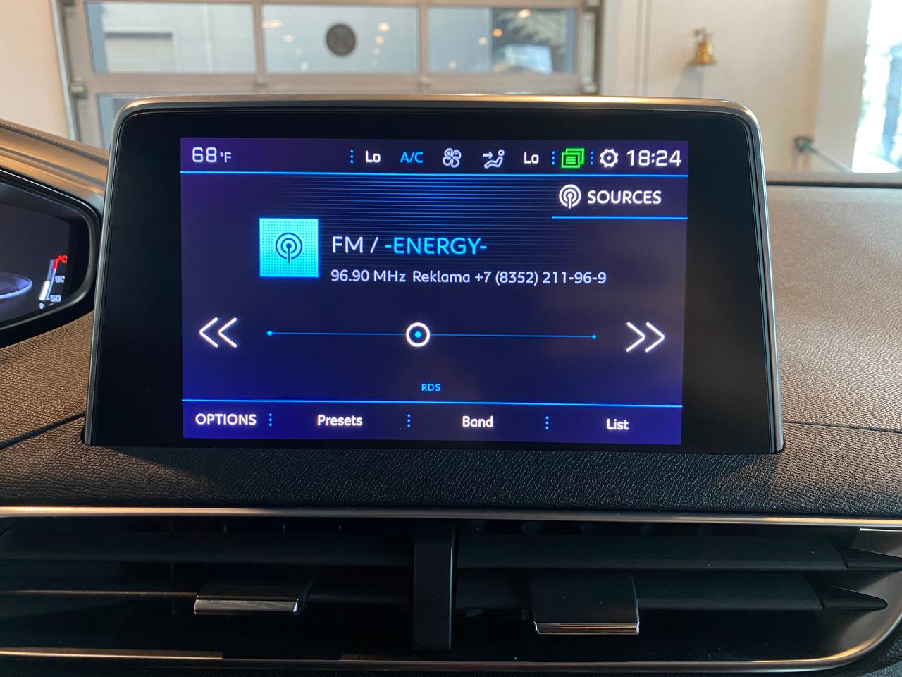 PEUGEOT 5008